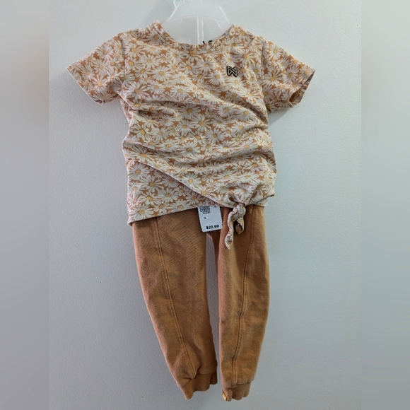 Set of Shirt & Leggings - Picture 4 of 13